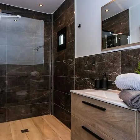 Great View - Luxury With Sea View Apartment *